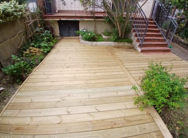 Réalisation d'une terrasse en bois Réalisation d'une terrasse en bois